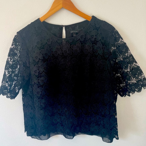 🖤 Ann Taylor black lace blouse 🖤 - Picture 1 of 2